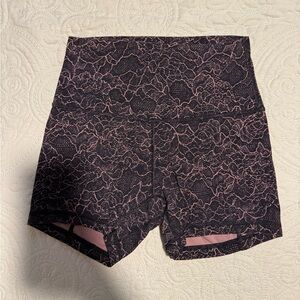 Lululemon High-Rise Shorts – Size 4
Black & Dusty Rose Marble Print